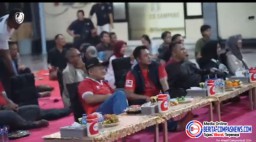 Polres Sampang Bersama Forkopimda Gelar Nobar Kualifikasi Piala Dunia, Upaya Menjaga Persatuan Masyarakat