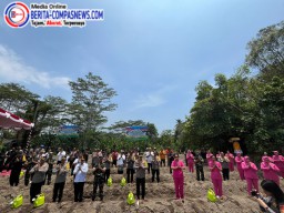 Menindak Lanjuti Program Presiden, Kapolda Bali Nanam Bibit Jagung di Desa Beng Gianyar