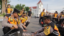 Polrestabes Surabaya Gelar Apel Pengecekan Perlengkapan Personil PAM TPS Pilkada 2024