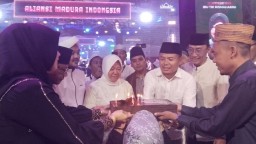 Gebyar Sholawat Aliansi Madura Indonesia (AMI) Rayakan Milad ke-2, Ribuan Jamaah Lantunkan Sholawat dan Do'a