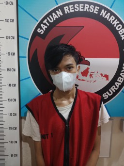 Dua Warga Kapas Lor Wetan Pengedar Barang Haram Berhasil Dibekuk Satresnarkoba Polrestabes Surabaya
