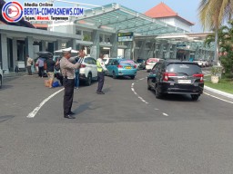 Polres Bandara Ngurah Rai Tempatkan Personilnya Atur Lalin di Terminal Domestik