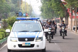 Cipta Kondisi Jelang Pemungutan Suara Pilkada, Polres Bangkalan Bersama Brimob dan TNI Gelar Patroli Gabungan Keliling