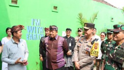 Pj Gubernur Bali dan Kapolda Bali Tinjau TPS Unik di Banjar Kertasari, Panjer Denpasar Selatan