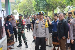 Kapolres Karangasem Bersama Dandim Pantau Langsung Kelancaran Proses Pungut Suara Pilkada 2024