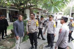 Kapolres Klungkung Bersama Ketua KPU dan Bawaslu Cek Pelaksanaan Pleno di PPK