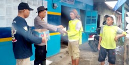 Polsek Tegalampel Gelar Jum'at Berkah Bagikan Makanan Kepada Warga Kurang Mampu