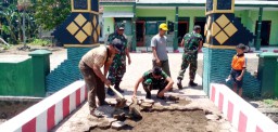 Bersama Anggota Danramil 0822/03 Tegalampel Kerja Bakti Perbaiki Gorong-gorong