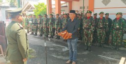Danramil 0822/01 Bondowoso Hadiri Pemakaman Punawirawan Sertu Heri Ali Mashad secara Meliter