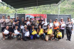 Minggu Kasih, Kapolres Karangasem Ajak Masyarakat Sukseskan Program Ketahanan Pangan
