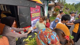 Mobil Sayur Kamtibmas Polresta Banyuwangi Kembali Beraksi,Warga Riang Hati