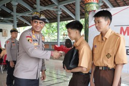 Polres Klungkung Gelar Minggu Kasih di SMA Negeri 2 Semarapura