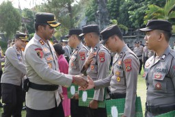 Polres Klungkung Laksanakan Upacara Kenaikan Pangkat, Pemberian Penghargaan, dan Pelepasan Purna Bakti