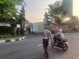 Beri Pelayanan Prima Kepada Masyarakat, Polres Bandara Ngurah Rai Laksanakan Pengaturan