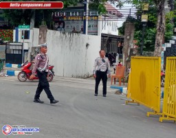 Polres Sampang Siagakan Personil Lantas, Kawal Proses Rapat Rekapitulasi Hasil Pilkada Serentak 2024