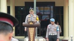 Kapolres Nganjuk Pimpin Upacara Wisuda Purna Bakti 26 Personel di Polres Nganjuk