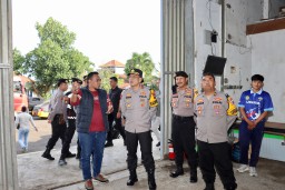 Polresta Banyuwangi Kawal dan Amankan Hasil Hitung Suara Pilgub Yang Dikirim ke KPU Jatim