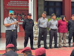 Direktur Kepatuhan Internal Direktorat Jenderal Pemasyarakatan, Pimpin Apel Gabungan dan Penguatan Regu Pengamanan di Lapas Narkotika Kelas IIA Pamekasa
