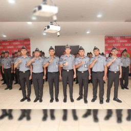 Enam Petugas Pemasyarakatan Rutan Surabaya Terima Kenaikan Pangkat