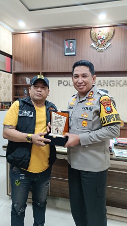 Pilkada Serentak 2024, Aman dan Damai Kapolres Bangkalan Terima Penghargaan Dari Wartawan Empat Media Dibawah Naungan Direktur Utama Umar Hayat