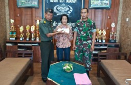 Kodim 1619/Tabanan Salurkan Dana Watzah Kepada Keluarga Almarhum Peltu Purn I Made Wirya