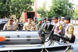 Jelang Akhir 2024, Adakan Apel Gelar Pasukan Kesiapsiagaan Penanggulangan Bencana Hidrometeorologi di Polres Bangkalan