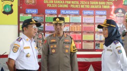 Lepas Mudik Gratis : Kapolres Metro Jakarta Timur Dampingi Kementrian Perhubungan RI di Terbus Pulogebang