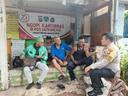 Jalin Silaturahmi : Bhabinkamtibmas Ajak Warga Rawamangun Bersama Pelihara Kamtibmas