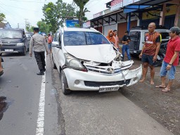 Kecelakaan Beruntun 6 Mobil di Jelojok Lombok Tengah