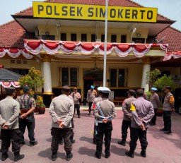 Propam Polrestabes Surabaya Sidak Polsek Simokerto Pastikan Profesionalisme dan Integritas Anggota