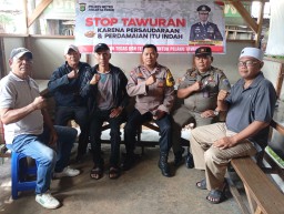 Bhabinkamtibmas Beserta Elemen Pemerintahan : Sambang Dialogis Ke Warga Palmeriam