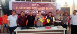 Jelang Penghujung Akhir Tahun Baru 2024, Kepolisian Polres Sampang Gelar Konferensi Pers