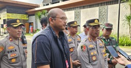 Kapolres Metro Jakarta Timur : Pimpin Apel Pengamanan Perayaan Malam Tahun Baru 2025