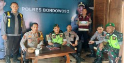 Anggota Koramil 0822/01 Bondowoso Laksanakan POS PAM Natal dan Tahun Baru 2025