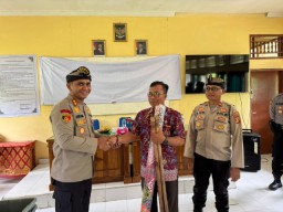 Jalin Kominikasi Aktif Dengan Pelajar, Polres Klungkung Gelar Jumat Curhat di SMP Negeri 1 Nusa Penida