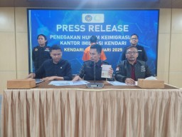 Tegas, Imigrasi Kendari Deportasi 1 WNA Asal China Yang Bermasalah