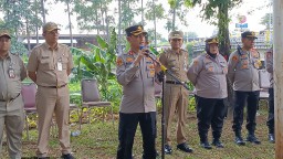 Polres Metro Jakarta Timur : Siapkan Personil Gabungan Antisipasi Gangguan Keamanan Pada Perayaan Malam Tahun Baru Di Wilayah Duren Sawit