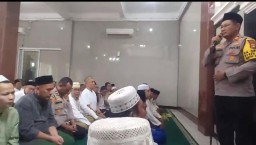 Kapolsek Duren Sawit : Berikan Edukasi kepada Masyarakat Pada Ba'da Shalat Jumat
