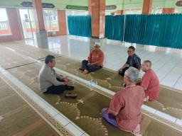 Bhabinkamtibmas Sambang Tokoh Agama Dalam Membangun Dan Mempererat Tali Silaturahmi