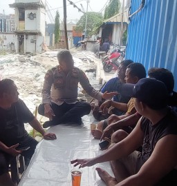 Kebersamaan Ngopi Kamtibmas, bersama : Pengemudi Truk untuk Colling System