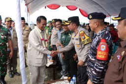 Kapolres Bangkalan Dampingi Menteri Pertanian Dalam Tinjau Panen Raya