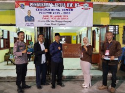 Pengukuhan Ketua RW 07 Yang Dihadiri lurah Cengkareng Timur Boy Raya Purba
