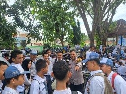 Bhabinkamtibmas Kel. Cibubur kunjungan Dan Sambang Dialogis kepada Siswa SMKN 52