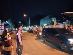 Personil Polres Bandara Ngurah Rai Sisir Tempat Parkir, Antisifasi Curanmor