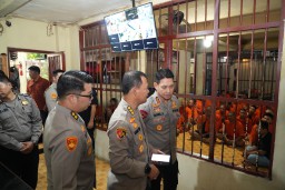 Kapolda Bali Bersama Karo Log Polda Bali Cek Fasilitas Rutan Tahan Polda Bali