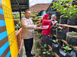 Rutin lakukan Pembinaan Poktan Dalam Ketahanan Pangan : Panen Terong Melimpah