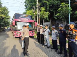Satlantas Polres Gresik Bersama Jasa Raharja dan Dinas Perhubungan Lakukan Ramp Check Untuk Tingkatkan Keselamatan Berkendara