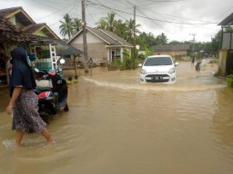 Tanggul Sungai Jebol Dalam Satu Tahun Ratusan Rumah Warga Desa Bungurcopong 6 Kali Terendam Banjir