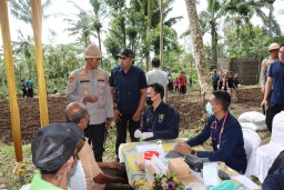 Kapolres Karangasem Gelar Bakti Kesehatan Bersamaan Dengan Program Tanam Jagung Serentak