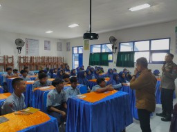 Kasat Resnarkoba Polres Sampang Laksanakan Binluh Bahaya Narkoba Ke Pelajar, Dukung Program Asta Cita Presiden Prabowo Subianto